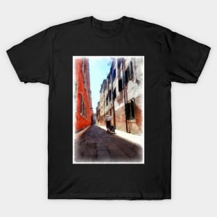 Lady with a destination - Venice, Italy T-Shirt